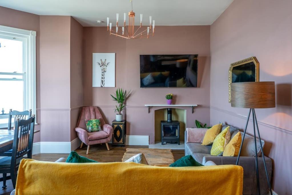 Stylish Beachfront Apartment, Sweeping Ocean Views And Luxury Touches Herne Bay Exterior photo